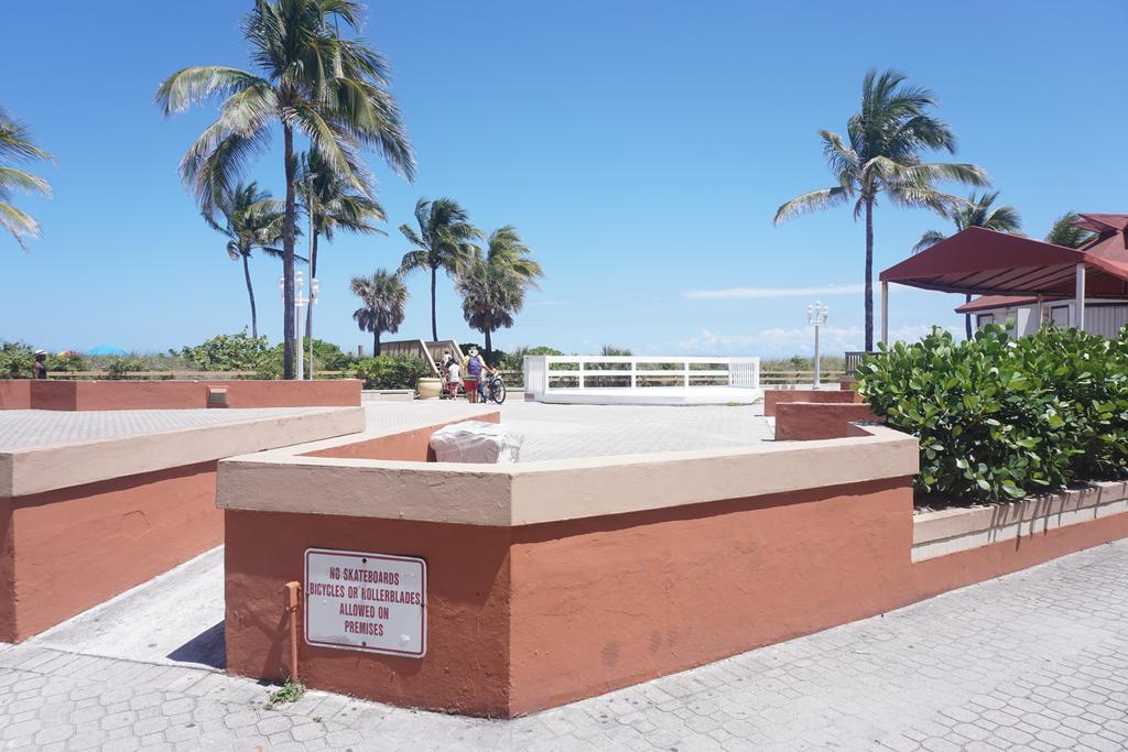 Historic Hollywood Beach Hotel Exterior photo